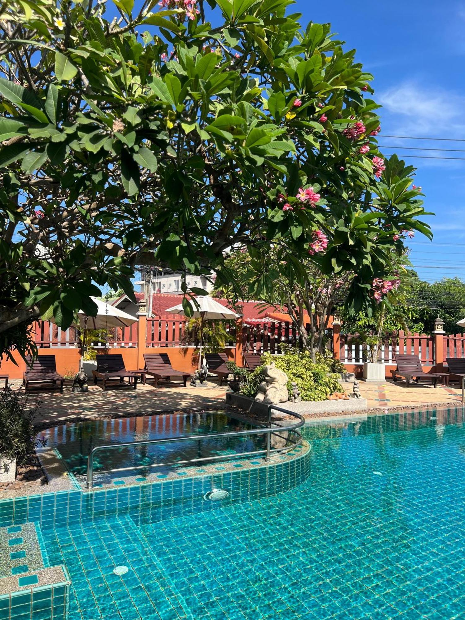 ホテル Pattara Mansion พัทยา パッタヤー エクステリア 写真